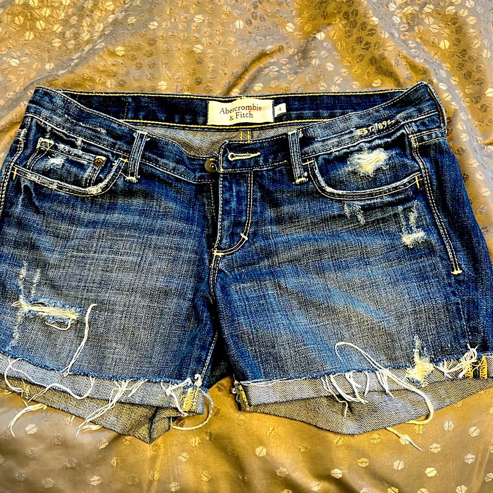 Abercrombie & Fitch shorty shorts